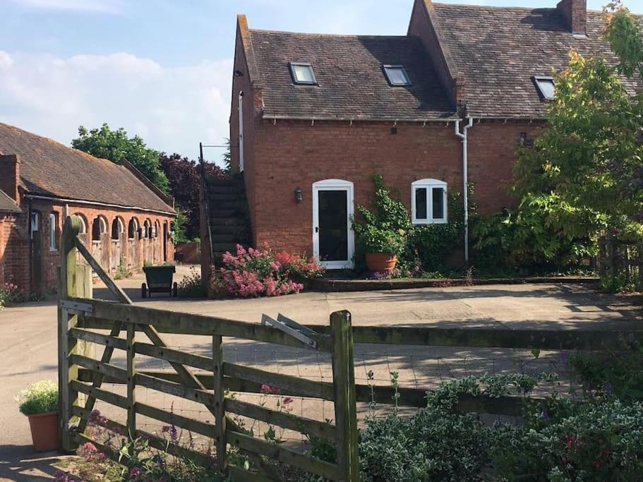 Cottage Barn Conversion On Working Farm 우스터 외부 사진