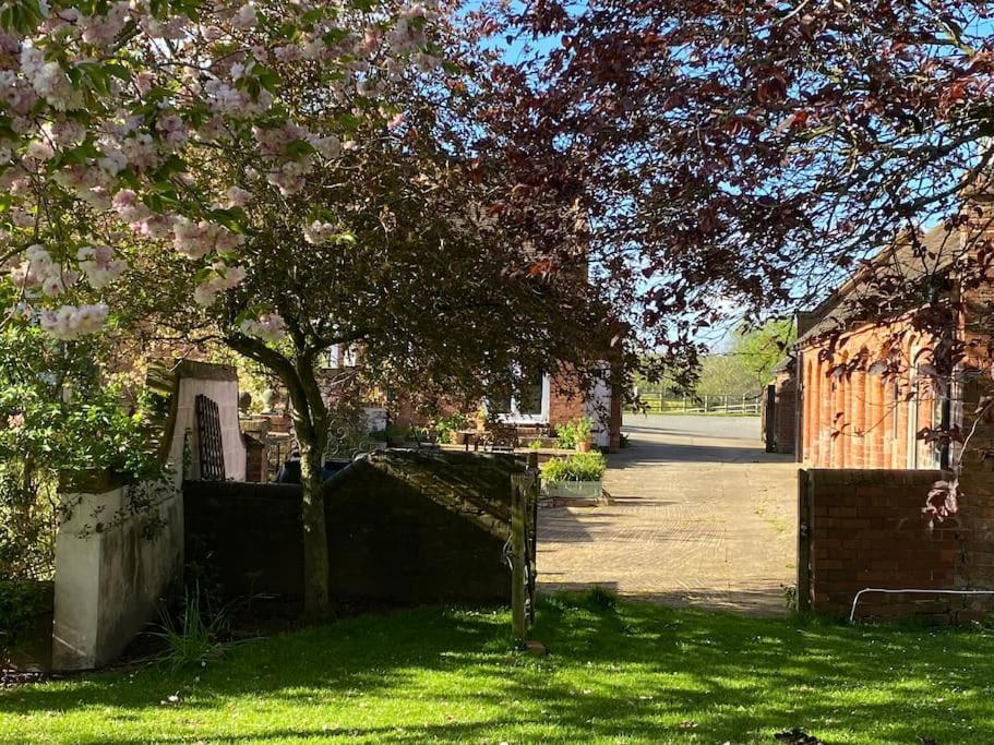 Cottage Barn Conversion On Working Farm 우스터 외부 사진